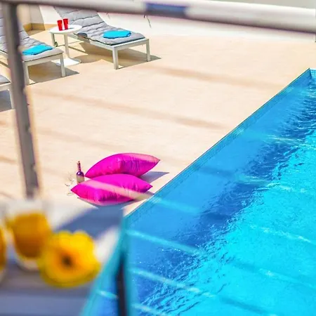 Salakovci Sleeps 6 Pool Air Con Wifi