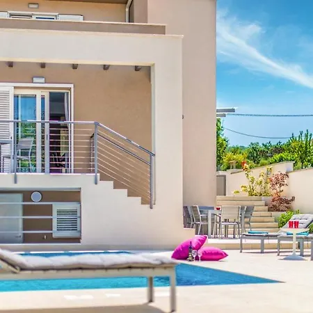 Villa Salakovci Sleeps 6 Pool Air Con Wifi