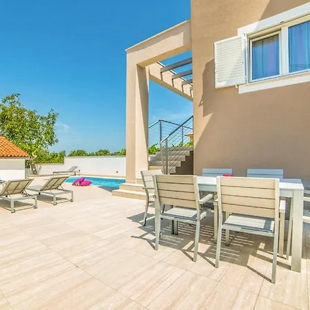 Villa Salakovci Sleeps 6 Pool Air Con Wifi Stalije