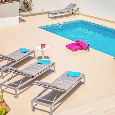 Villa Salakovci Sleeps 6 Pool Air Con Wifi *